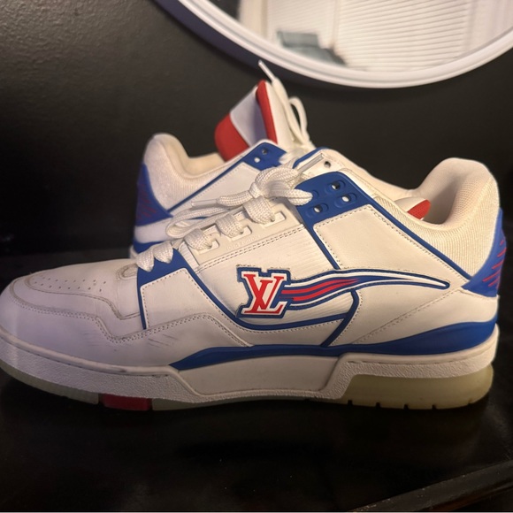 Louis Vuitton
Size 11 - Picture 2 of 5